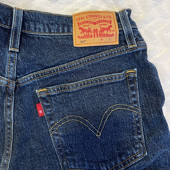 Levi’s Jean Shorts - Picture 3 of 5
